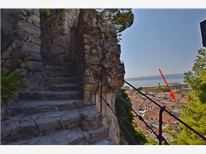 Appartement Mandić Omis, Superficie 80,00 m2, Distance (vol d'oiseau) jusque la mer 230 m, Distance (vol d'oiseau) jusqu'au centre ville 10 m