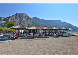 Apartman Ela Omiš, Kvadratura 75,00 m2, Zračna udaljenost od centra mjesta 550 m