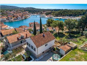 Apartment Middle Dalmatian islands,Book  Toni From 146 €