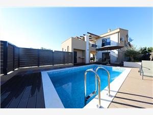 Villa Bronzzatta Sukosan (Zadar), Kwadratuur 250,00 m2, Accommodatie met zwembad, Lucht afstand naar het centrum 750 m