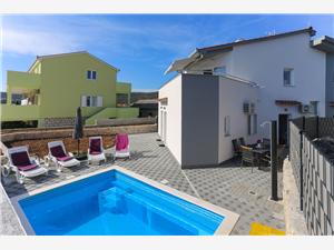 Huis Ivica Vinisce, Kwadratuur 166,00 m2, Accommodatie met zwembad, Lucht afstand naar het centrum 500 m
