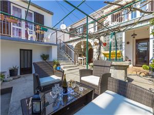 Vakantie huizen De Crikvenica Riviera en Rijeka,Reserveren  Maya Vanaf 114 €