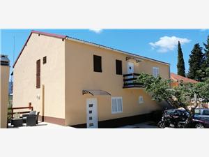 Apartma Srednjedalmatinski otoki,Rezerviraj  Milan Od 78 €