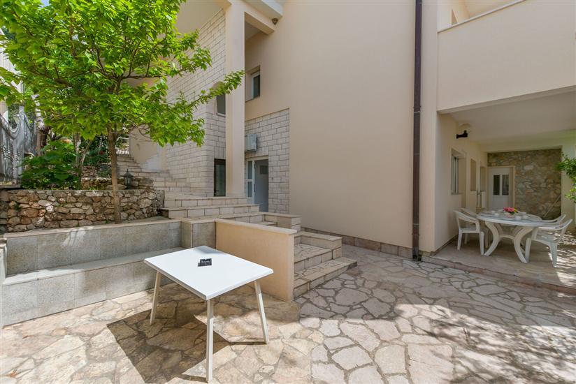 Apartments Luca 64471 Omis, Split and