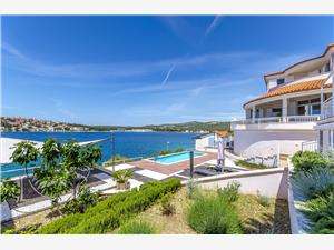 Accommodatie met zwembad Split en Trogir Riviera,Reserveren  Mirjana Vanaf 117 €
