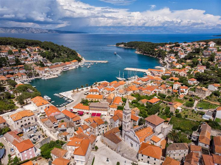 Jelsa - ön Hvar Reseguide - Jelsa - ön Hvar (Kroatien) Turistmål Info