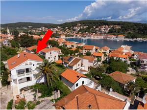 Apartamenty Palma Jelsa - wyspa Hvar, Powierzchnia 100,00 m2, Odległość do morze mierzona drogą powietrzną wynosi 150 m, Odległość od centrum miasta, przez powietrze jest mierzona 400 m