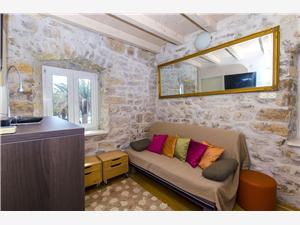 Beachfront accommodation Split and Trogir riviera,Book  Gulliver From 13 €