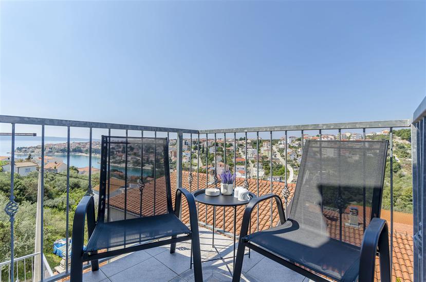 Apartments Lorena 63981 Okrug Gornji (Ciovo