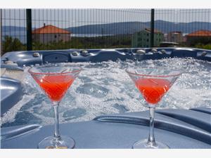Hébergement avec piscine Split et la riviera de Trogir,Réservez  Honey De 428 €