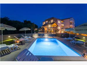 Accommodation with pool Split and Trogir riviera,Book  Honey From 385 €