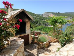 Apartment Middle Dalmatian islands,Book  Boni From 78 €