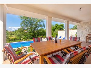 Willa Roko Malinska - wyspa Krk, Kamienny domek, Powierzchnia 290,00 m2, Kwatery z basenem