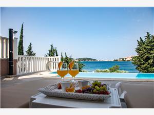 Location en bord de mer Riviera de Šibenik,Réservez  Ksenija De 100 €