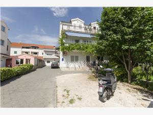 Lägenheter och Rum Bepina Šibeniks Riviera, Storlek 16,00 m2, Luftavstånd till havet 100 m, Luftavståndet till centrum 300 m