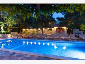 Accommodation with pool Kvarners islands,Book  Antonia From 12 €