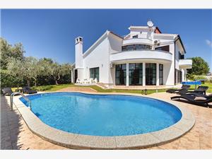 Villa Villa Mutila Medulin, Size 380.00 m2, Airline distance to town centre 590 m