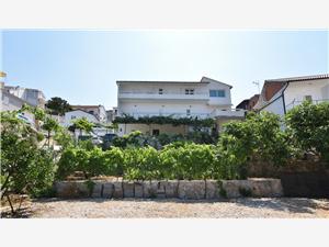 Apartments and Room Mate-Mare Primosten, Size 15.00 m2, Airline distance to the sea 125 m, Airline distance to town centre 630 m