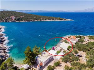 Appartement Sanka Midden Dalmatische eilanden, Afgelegen huis, Kwadratuur 45,00 m2, Lucht afstand tot de zee 10 m