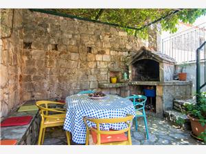Appartement Midden Dalmatische eilanden,Reserveren  Sara Vanaf 11 €