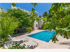 Appartamenti Ljiljana Omis, Dimensioni 36,00 m2, Alloggi con piscina, Distanza aerea dal mare 180 m