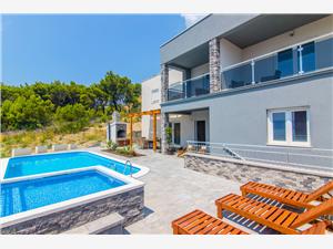 Namestitev z bazenom Split in Riviera Trogir,Rezerviraj  Sara Od 499 €