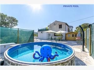 Hébergement avec piscine Riviera de Šibenik,Réservez  Snjezana De 90 €