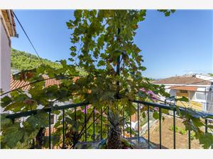 Apartment Middle Dalmatian islands,Book  Pelegrin From 171 €