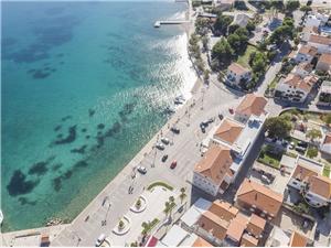 Pokój Summer Chill Dalmacja, Powierzchnia 14,00 m2, Odległość do morze mierzona drogą powietrzną wynosi 90 m, Odległość od centrum miasta, przez powietrze jest mierzona 50 m