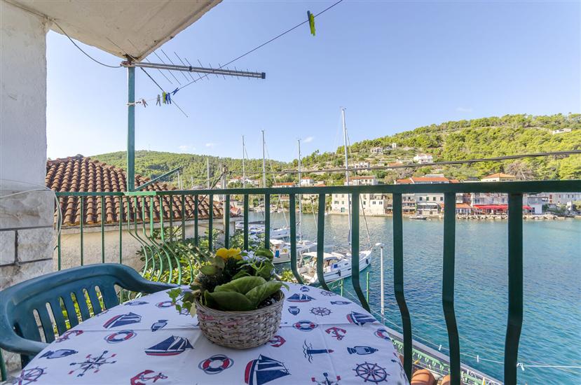 Accommodation Apartments Komin 73081 Stomorska - Island Solta 