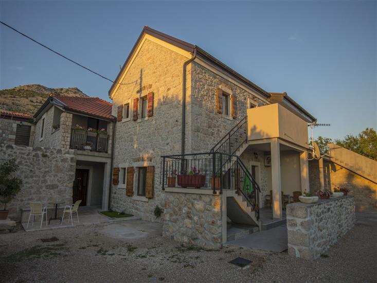 Apartmanok PUNTA-in the stone house