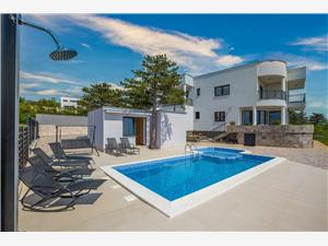 Villa ILIEVSKI Crikvenica, Dimensioni 400,00 m2, Alloggi con piscina, Distanza aerea dal centro città 900 m