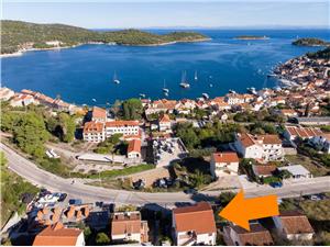 Apartment Middle Dalmatian islands,Book  Jakša From 68 €