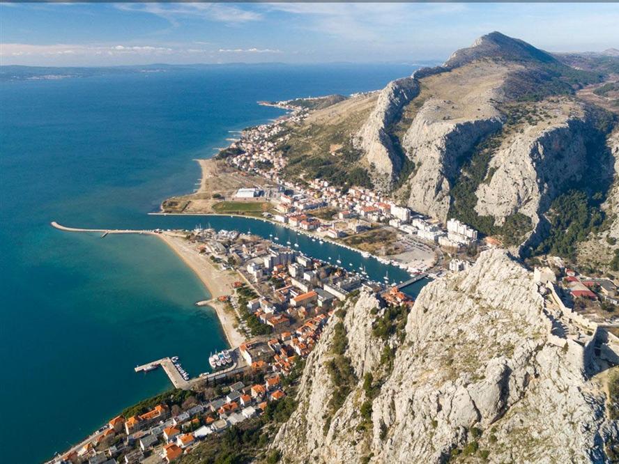 the-Town-of-Omis-view-from-the-fortress