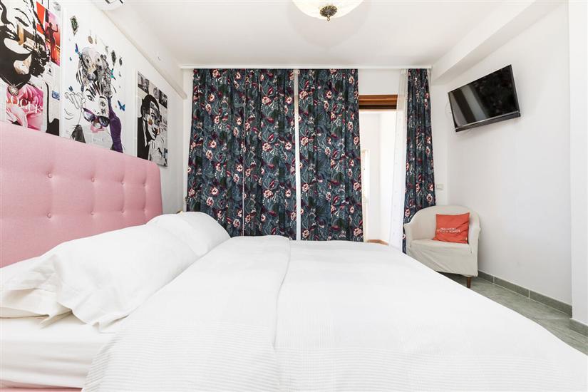 Room S1, for 2 persons