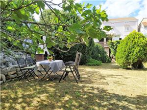 Apartmaji Draga Vrbnik - otok Krk, Kvadratura 60,00 m2, Oddaljenost od centra 50 m