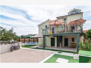 Alloggi con piscina Riviera di Spalato e Trogir (Traù),Prenoti  Kardaš Da 60 €