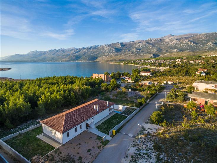 Vila More with pool and garden
