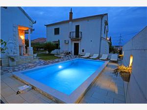 Privat boende med pool Split och Trogirs Riviera,Boka  pool Från 2018 SEK