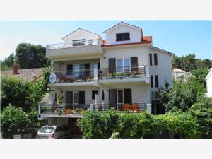 Apartment Middle Dalmatian islands,Book  Martin From 71 €