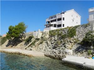 Appartementen Beachfront Ante Vlasici - eiland Pag, Kwadratuur 45,00 m2, Lucht afstand tot de zee 30 m