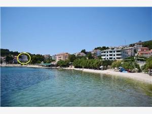 Beachfront accommodation Split and Trogir riviera,Book  Jakov From 48 €
