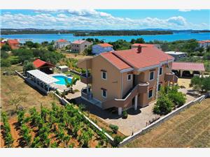 Dom Villa Dada Pasman, Powierzchnia 300,00 m2, Kwatery z basenem, Odległość do morze mierzona drogą powietrzną wynosi 200 m