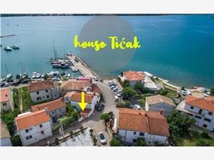 Ferienwohnungen Ticak Klimno - Insel Krk, Größe 55,00 m2, Luftlinie bis zum Meer 50 m, Entfernung vom Ortszentrum (Luftlinie) 50 m