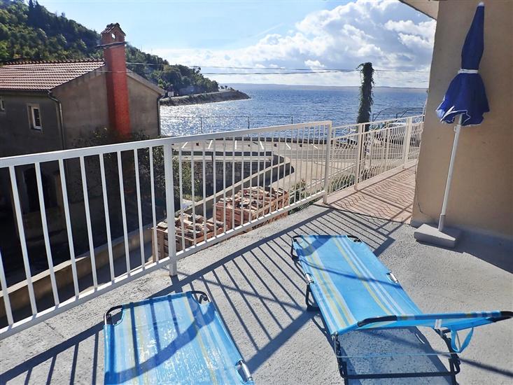 Apartmani NIL-quiet location and 30 m from pebble beach