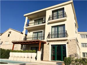 Accommodatie met zwembad Split en Trogir Riviera,Reserveren  Veronika Vanaf 728 €