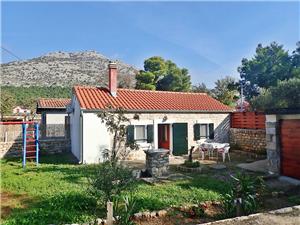 Haus CVITA-30 m from the beach Starigrad Paklenica, Größe 40,00 m2, Luftlinie bis zum Meer 30 m, Entfernung vom Ortszentrum (Luftlinie) 300 m