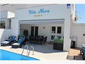 Vila Nora Vir - otok Vir, Kvadratura 75,00 m2, Smještaj s bazenom, Zračna udaljenost od mora 200 m