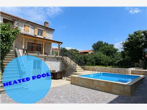 Vila Villa Klimno Klimno - ostrov Krk, Prostor 90,00 m2, Soukromé ubytování s bazénem, Vzdušní vzdálenost od moře 50 m