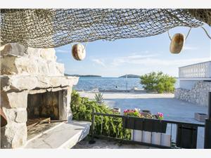 House Ivana Krapanj - island Krapanj, Size 40.00 m2, Airline distance to the sea 100 m, Airline distance to town centre 100 m